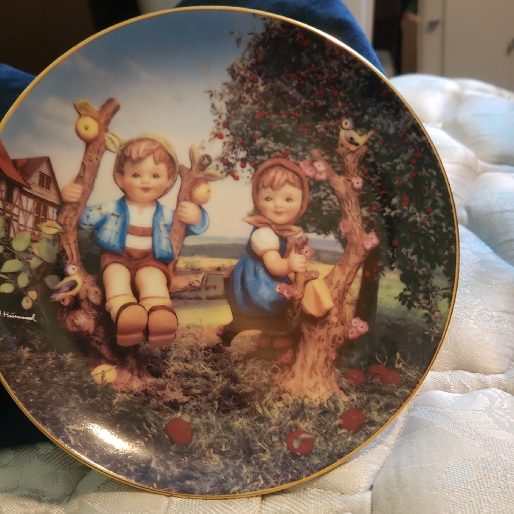 M.J Hummel Decroative Plate